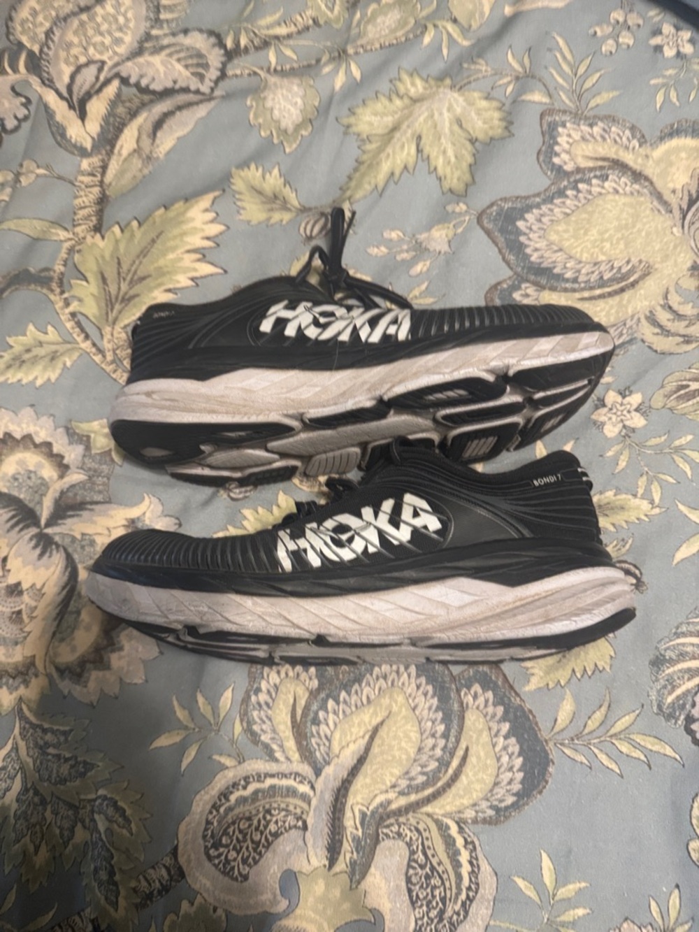 Hoka One One Men's Black Athletic Running Sneakers bondi 7 , size 10-2e